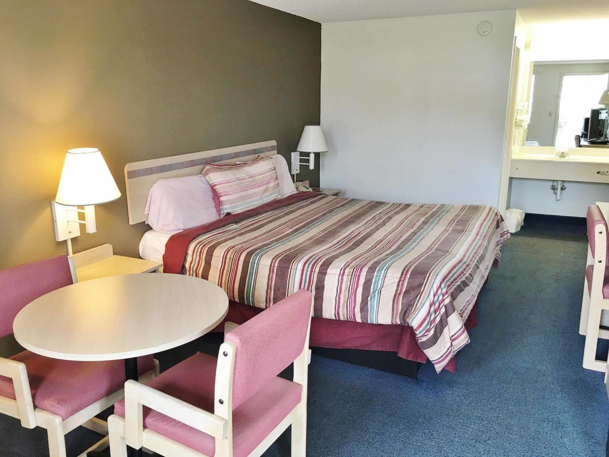 Rodeway Inn Elkton Extérieur photo